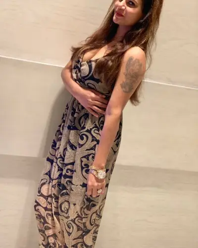 Pauni Escort