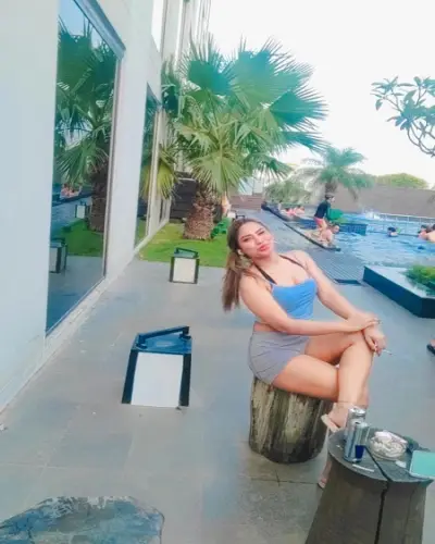 Escort Pauni